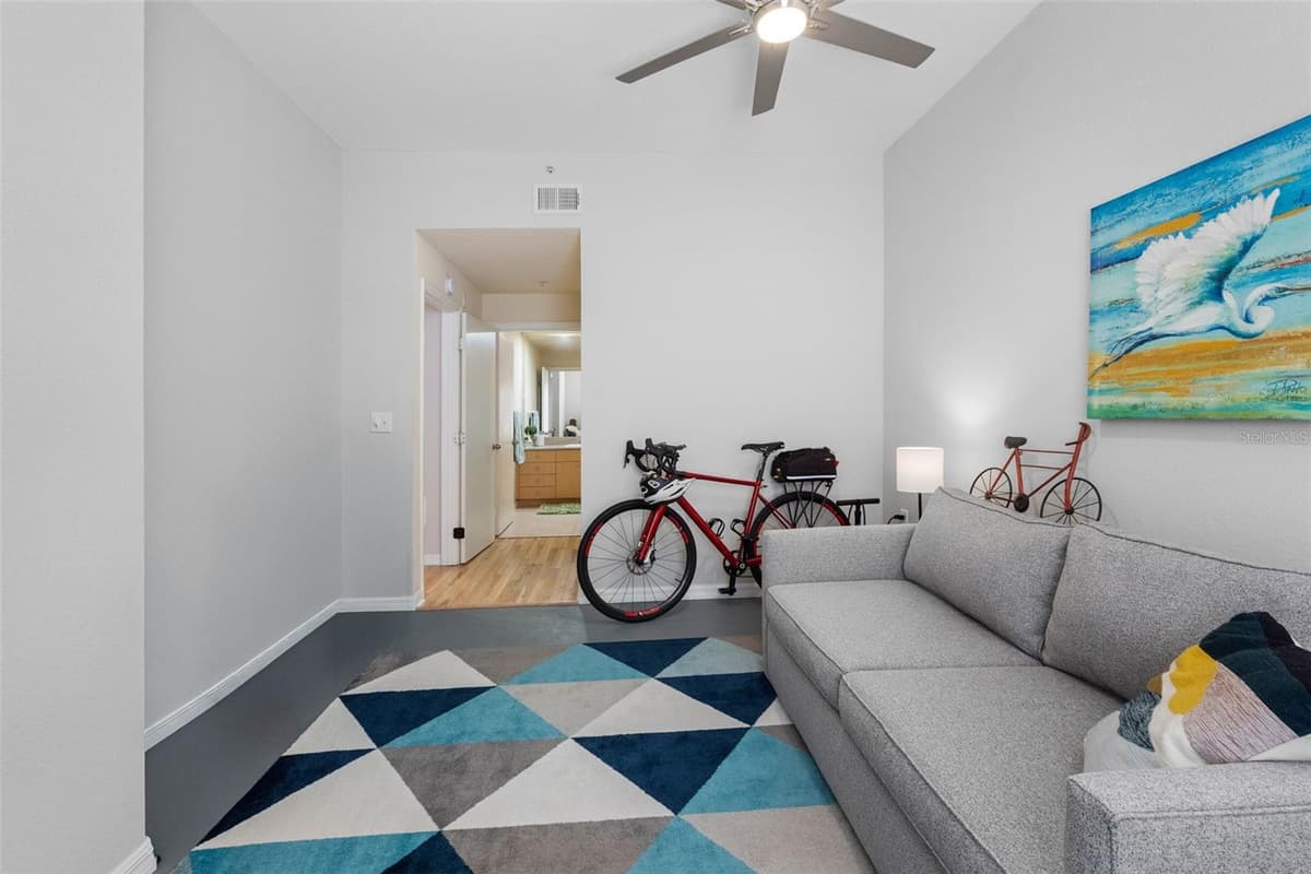 100 4TH AVENUE — photo 15 of 37
