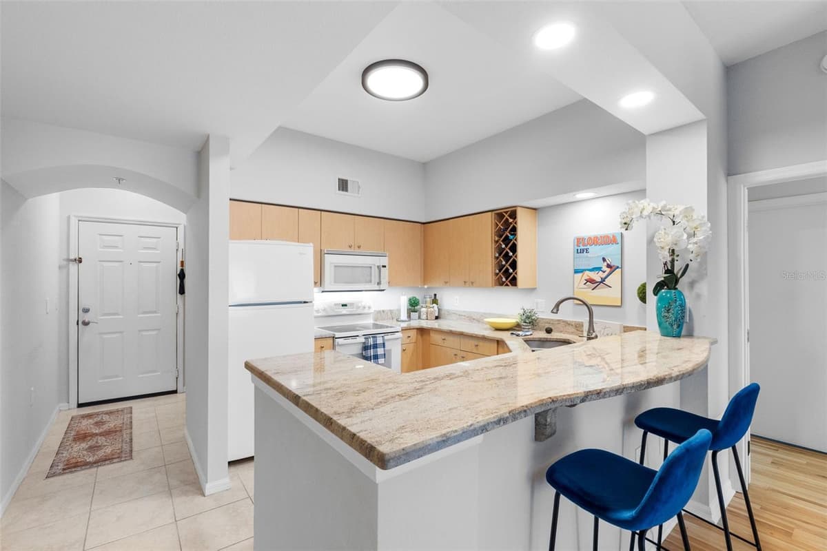 100 4TH AVENUE — photo 6 of 37