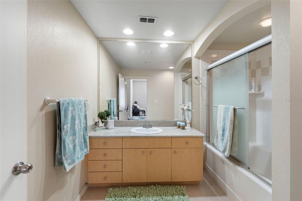 100 4TH AVENUE — photo 17 of 37