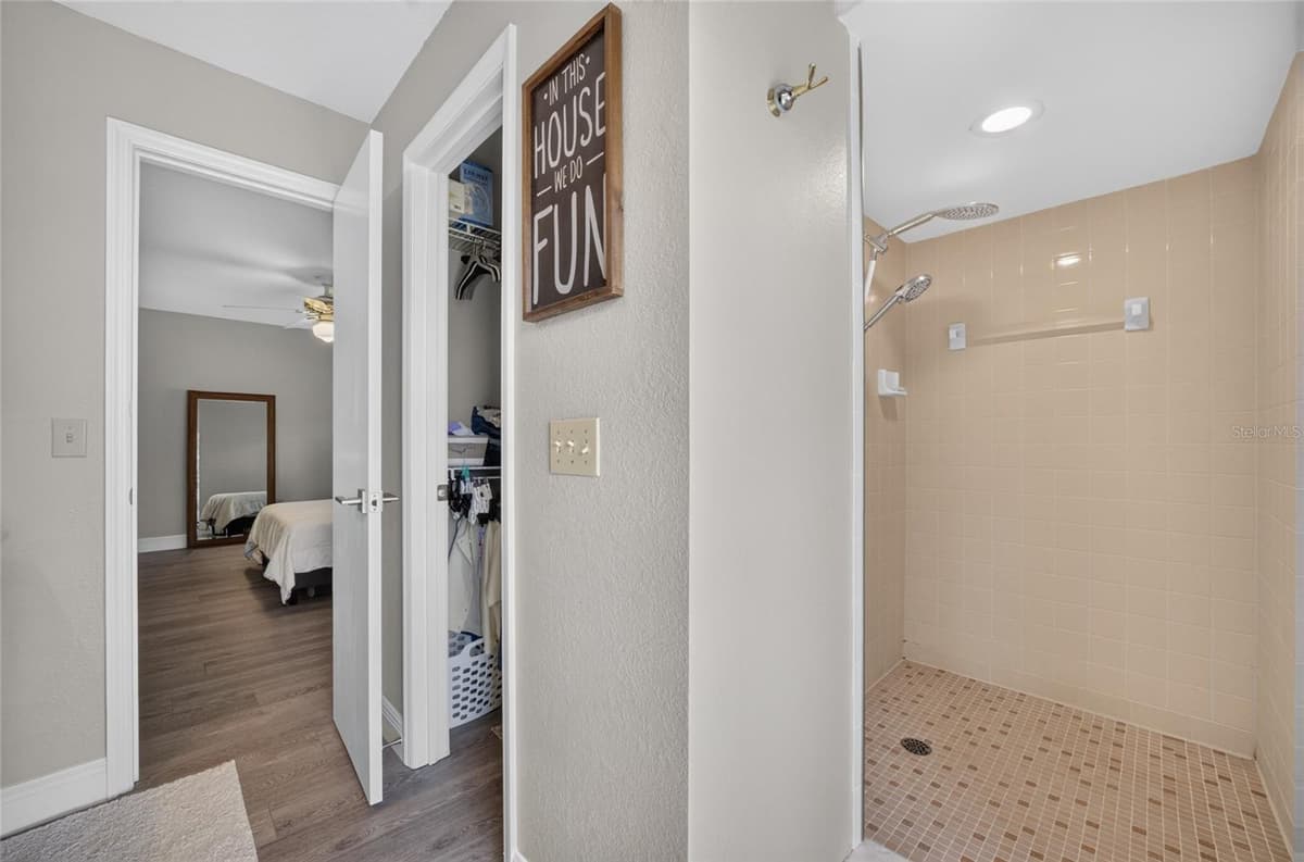 2495 TIPTON DRIVE — photo 14 of 40