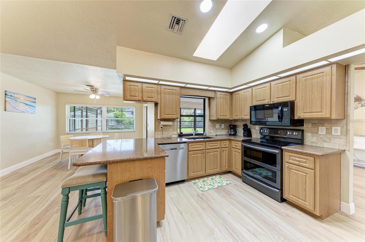13088 PROCTOR AVENUE — photo 19 of 42