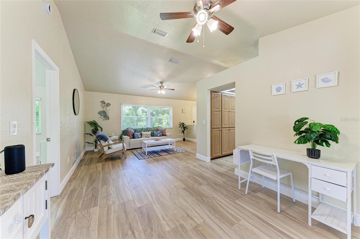 13088 PROCTOR AVENUE — photo 10 of 42