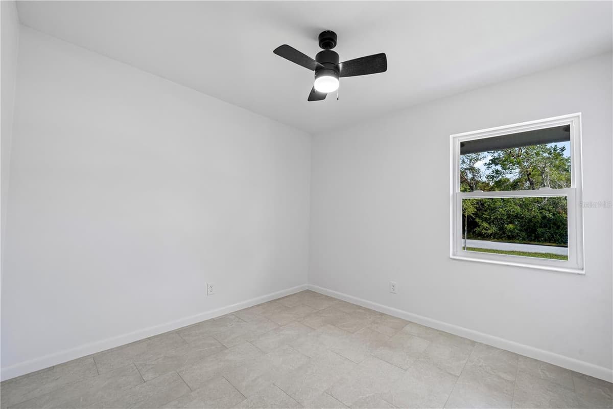 77 FREEPORT LANE — photo 13 of 18