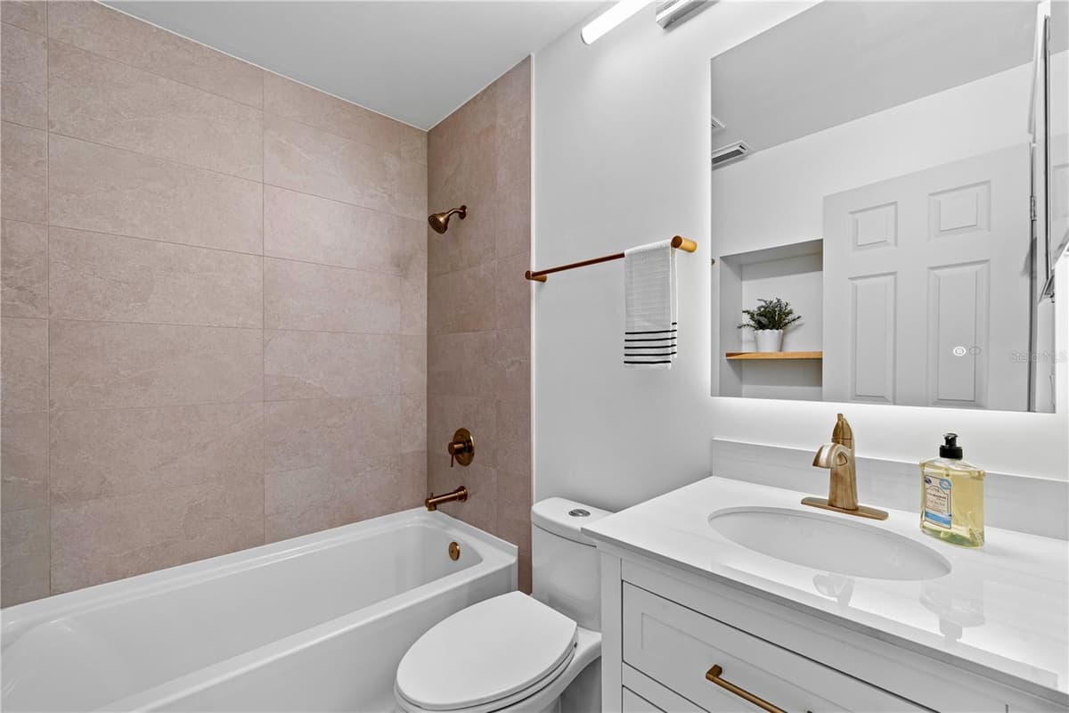 77 FREEPORT LANE — photo 8 of 18