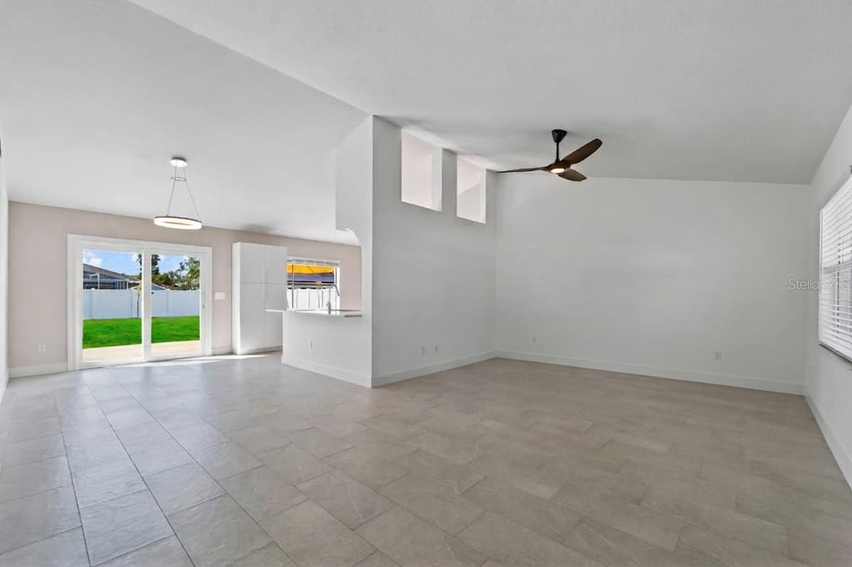 77 FREEPORT LANE — photo 9 of 18