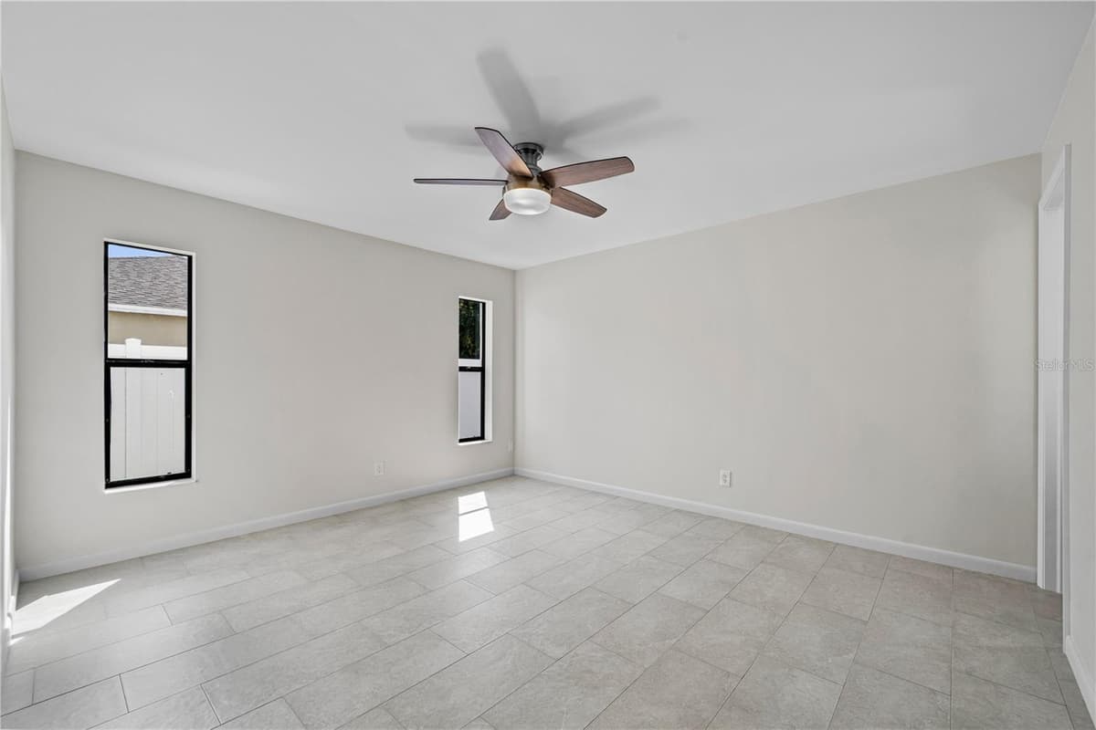 77 FREEPORT LANE — photo 11 of 18