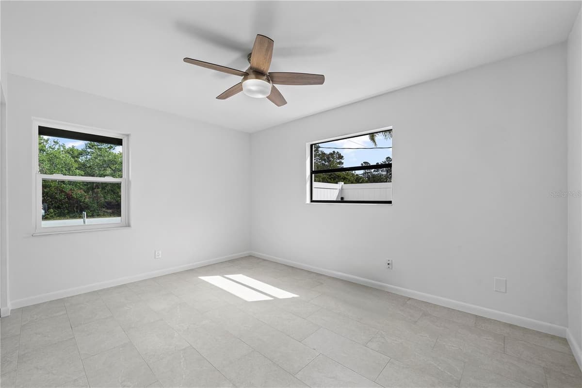 77 FREEPORT LANE — photo 12 of 18