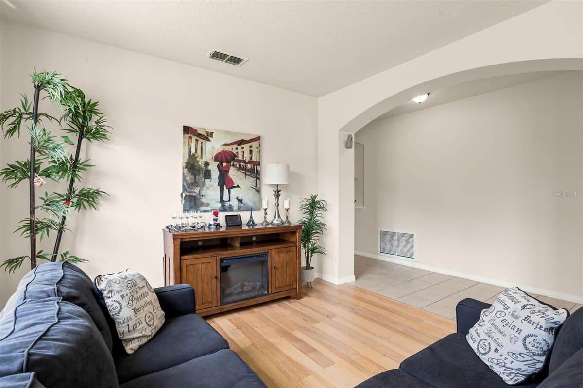 4051 KNOTT DRIVE — photo 13 of 54