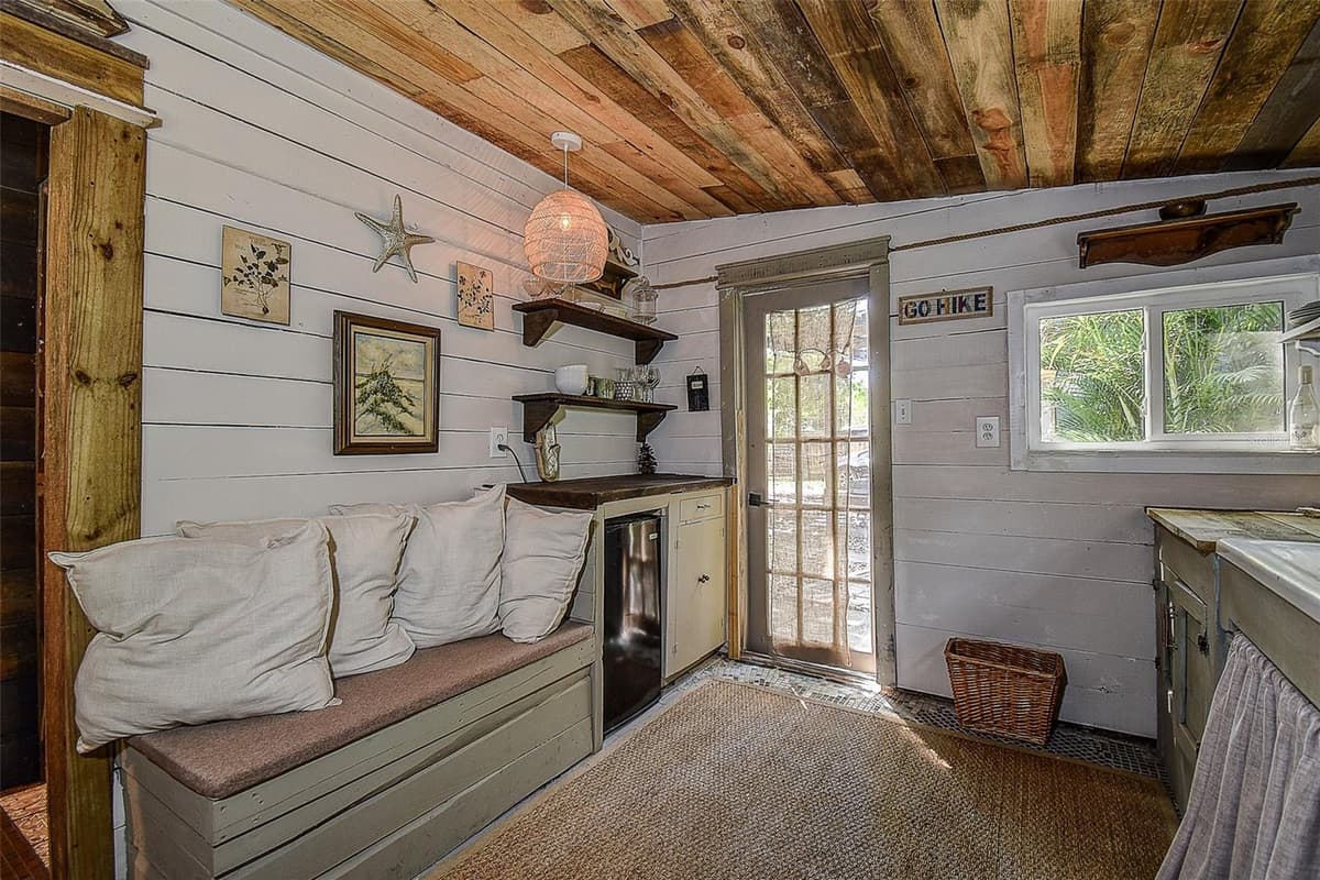 7033 CREEK DRIVE — photo 40 of 65