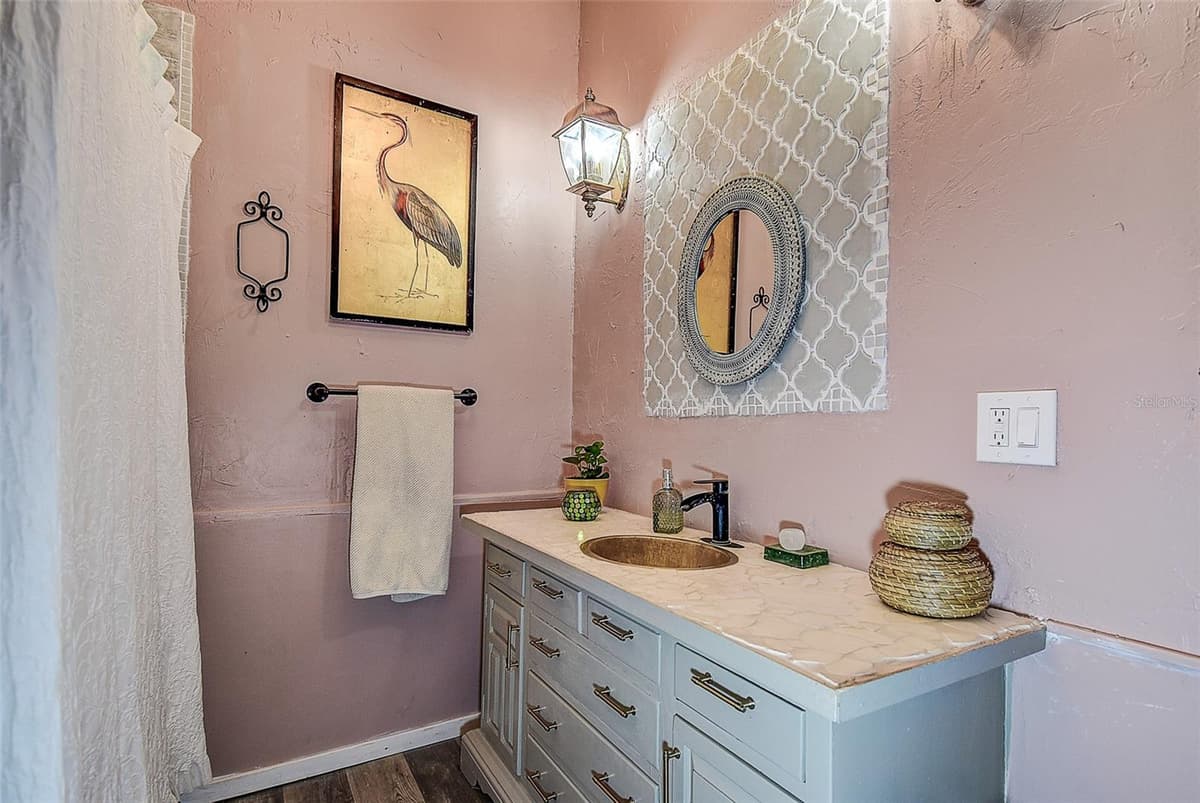 7033 CREEK DRIVE — photo 18 of 65