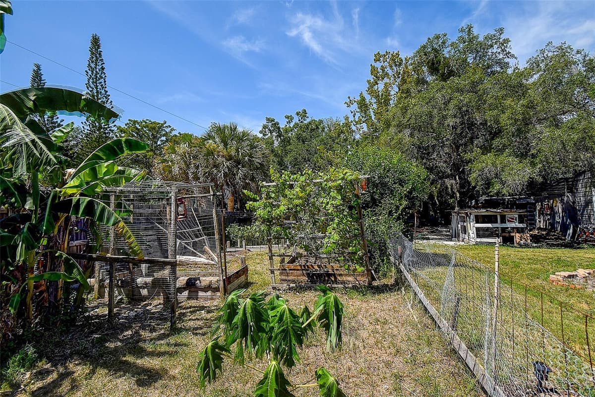 7033 CREEK DRIVE — photo 49 of 65