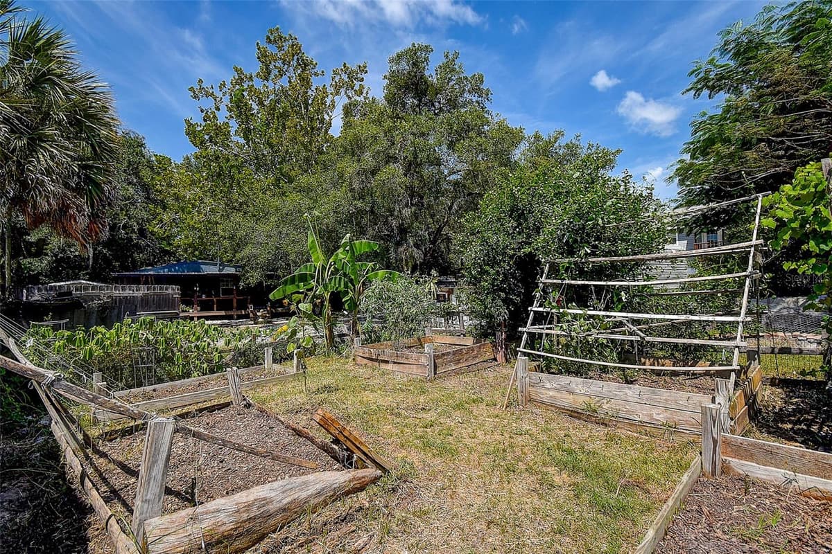 7033 CREEK DRIVE — photo 48 of 65