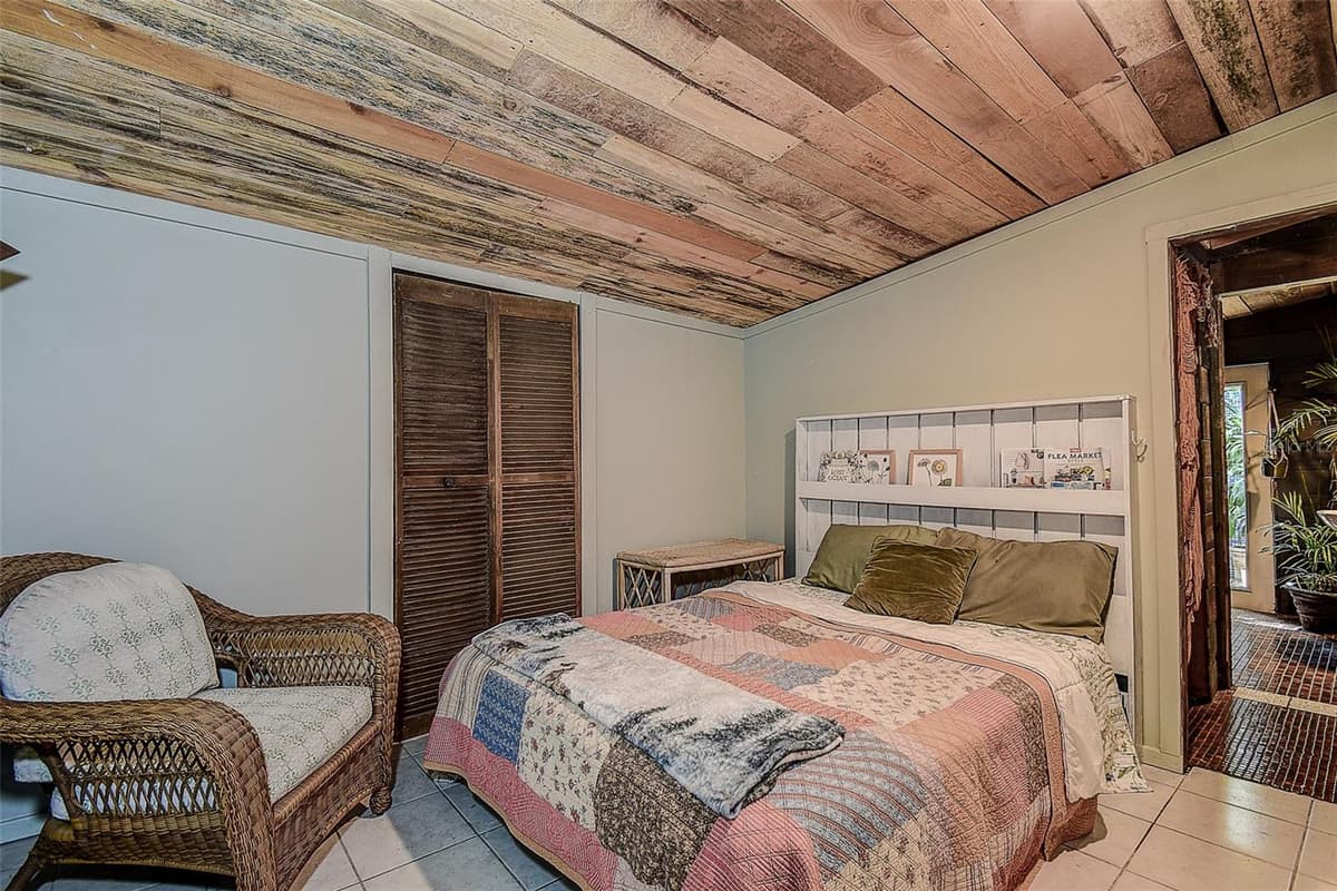 7033 CREEK DRIVE — photo 41 of 65