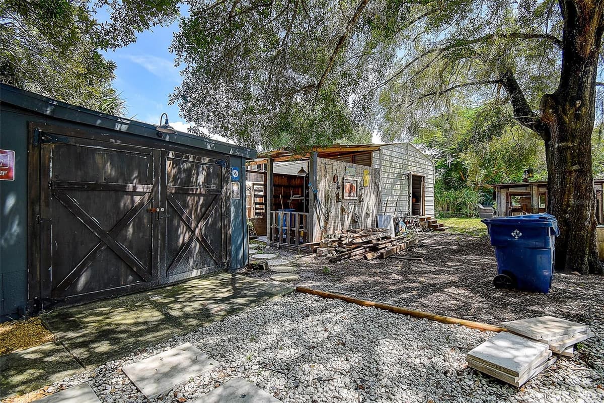 7033 CREEK DRIVE — photo 45 of 65