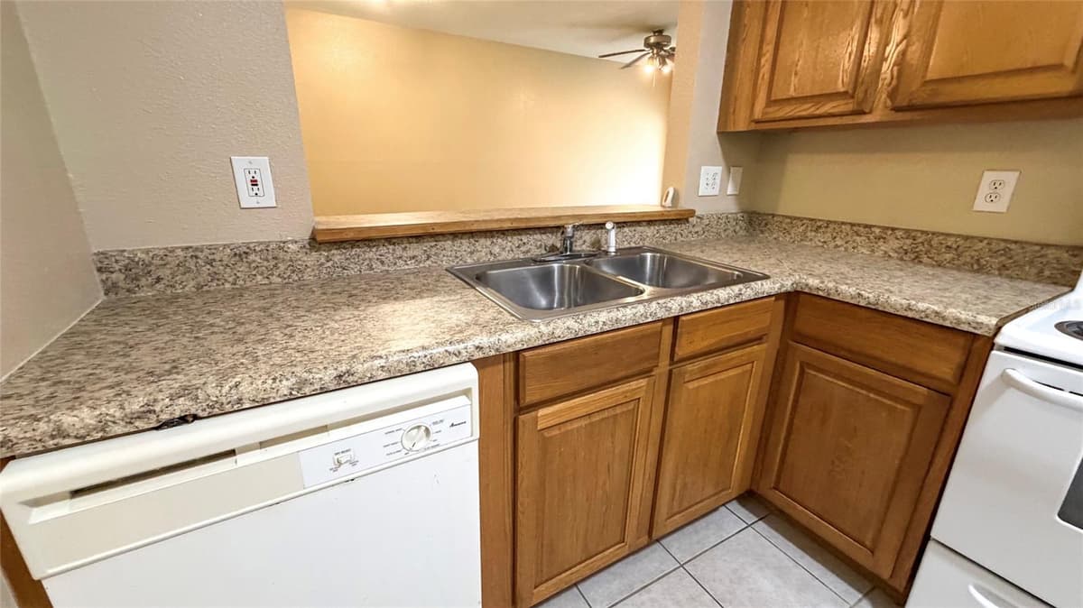 9523 GROVEDALE CIRCLE — photo 15 of 67