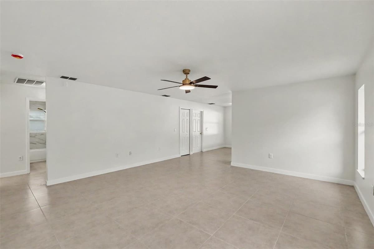 10324 SUMMERVIEW CIRCLE — photo 2 of 29