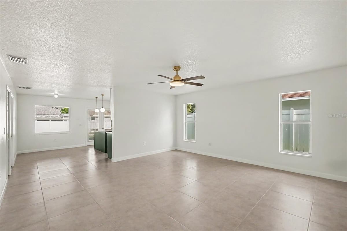 10324 SUMMERVIEW CIRCLE — photo 5 of 29