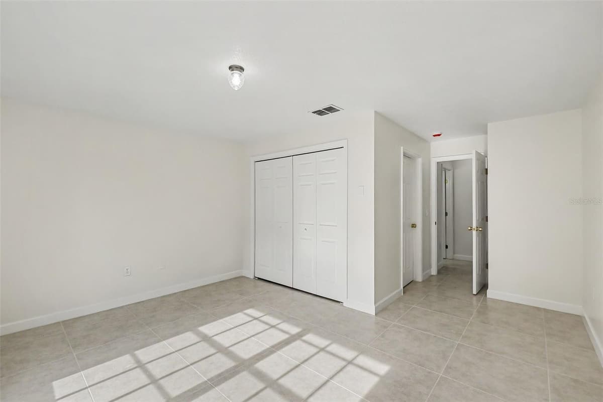10324 SUMMERVIEW CIRCLE — photo 12 of 29
