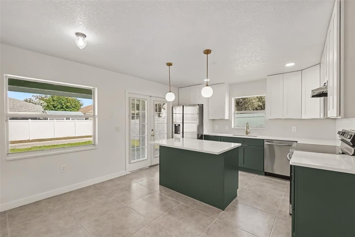 10324 SUMMERVIEW CIRCLE — photo 6 of 29