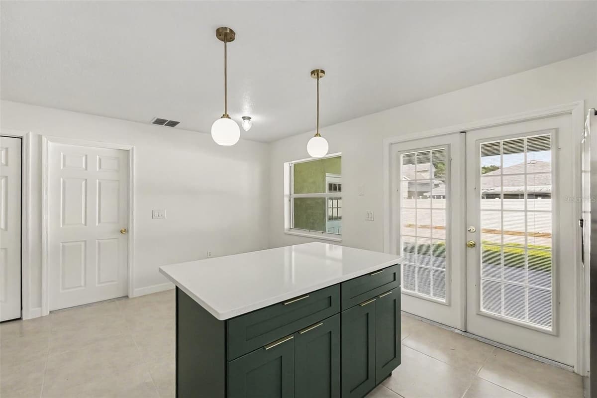 10324 SUMMERVIEW CIRCLE — photo 8 of 29