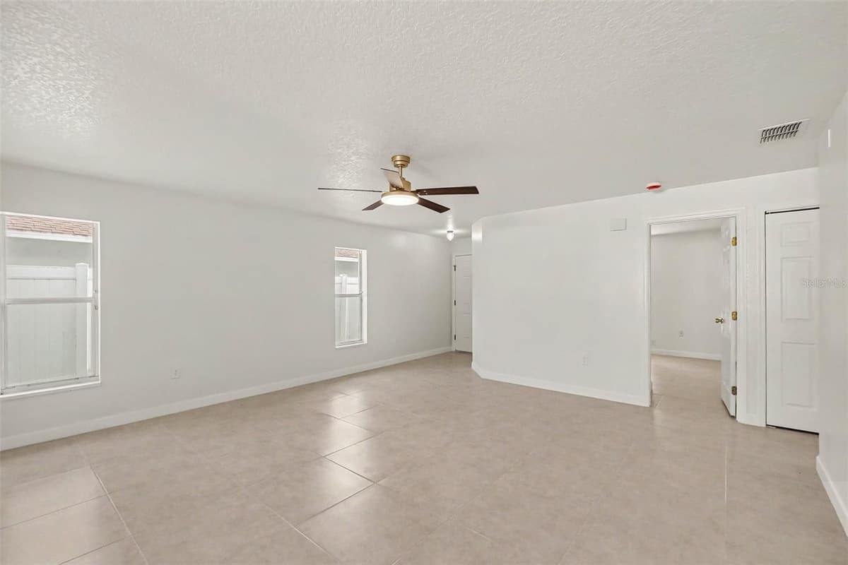 10324 SUMMERVIEW CIRCLE — photo 4 of 29