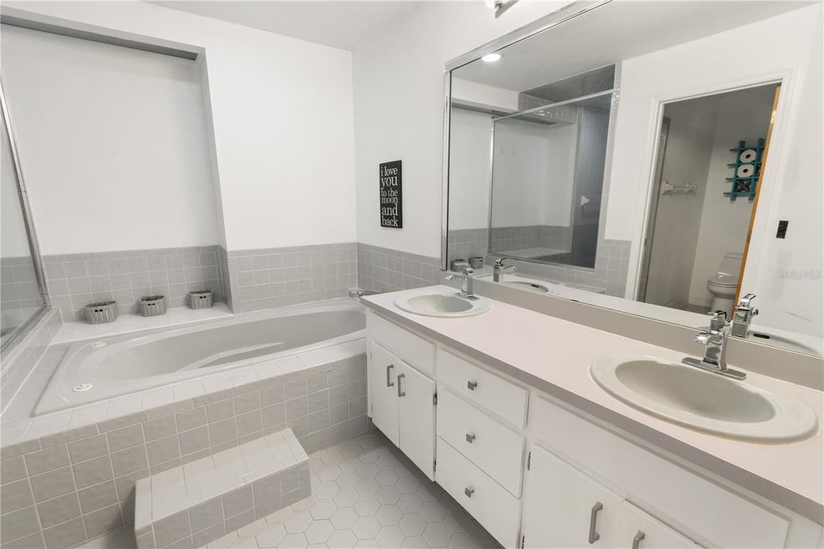 280 SANTA ROSA DRIVE — photo 19 of 44