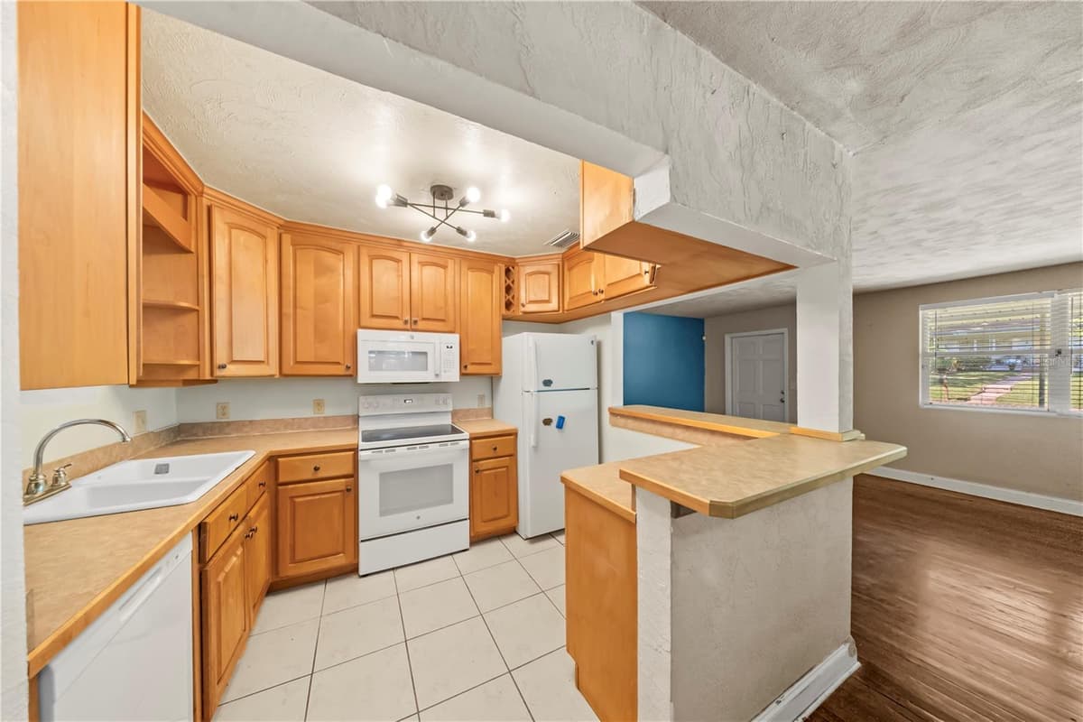 553 LANVALE AVENUE — photo 8 of 21