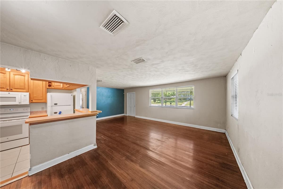 553 LANVALE AVENUE — photo 6 of 21