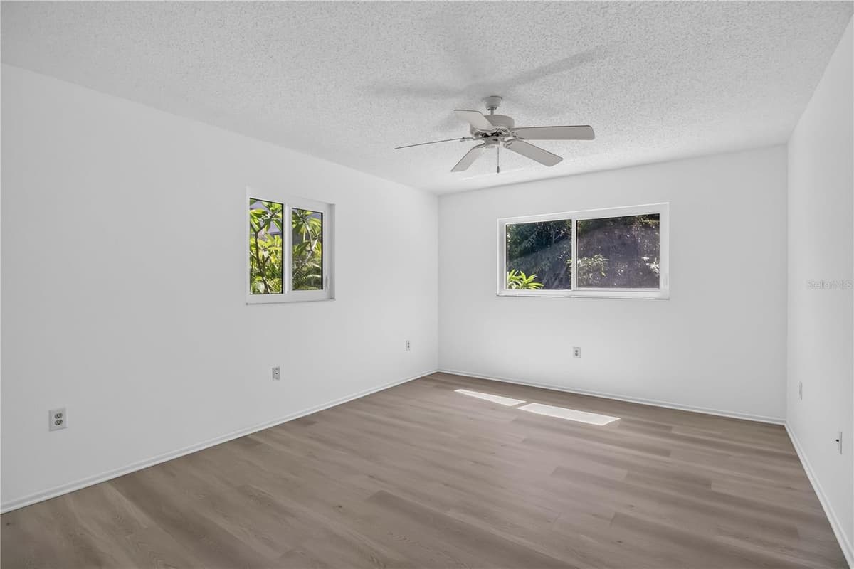 4825 HUNTLEIGH DRIVE — photo 19 of 33