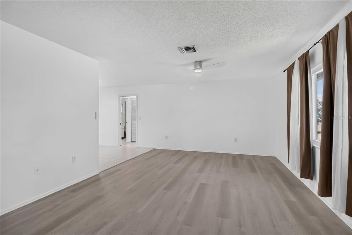 4825 HUNTLEIGH DRIVE — photo 10 of 33