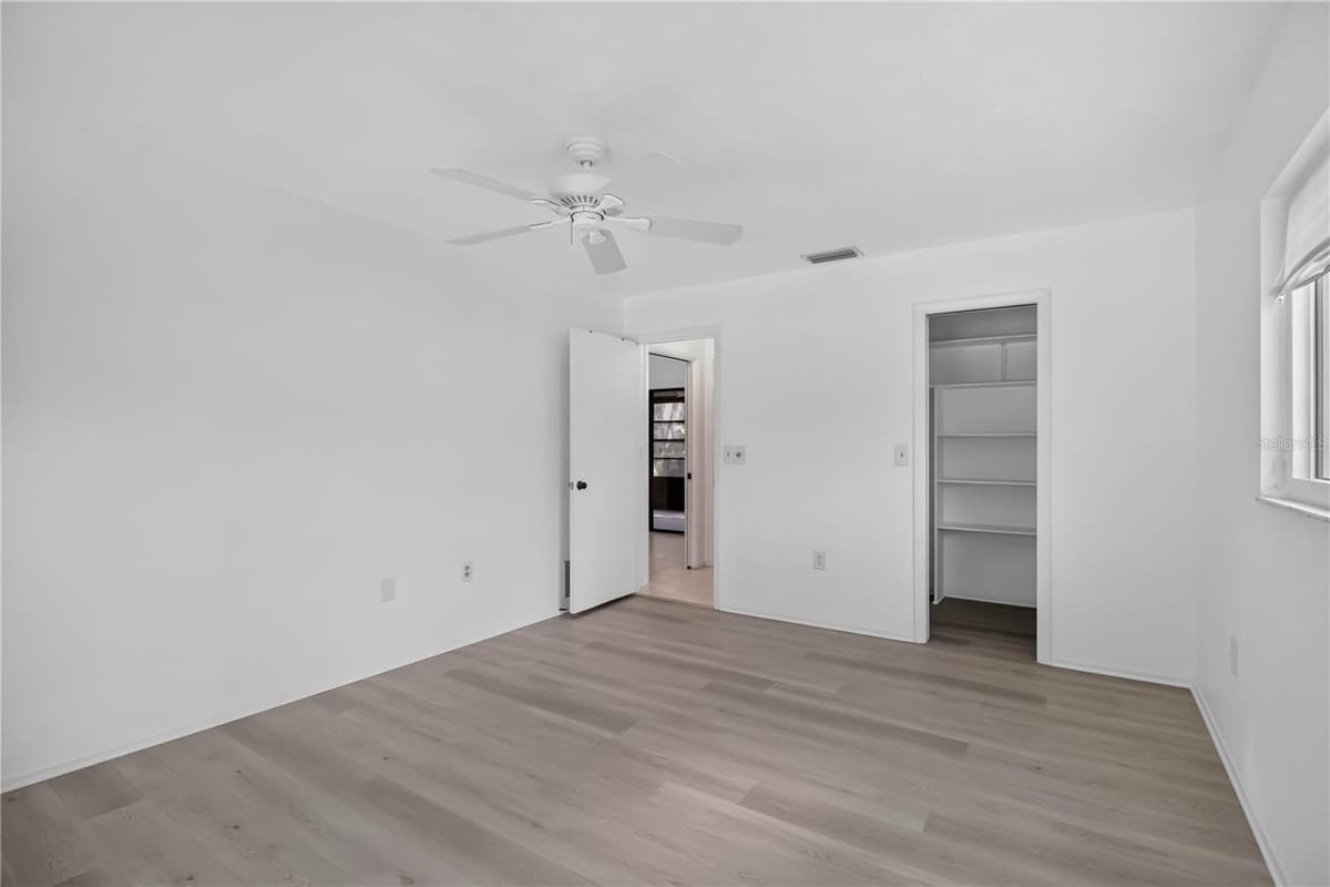 4825 HUNTLEIGH DRIVE — photo 24 of 33