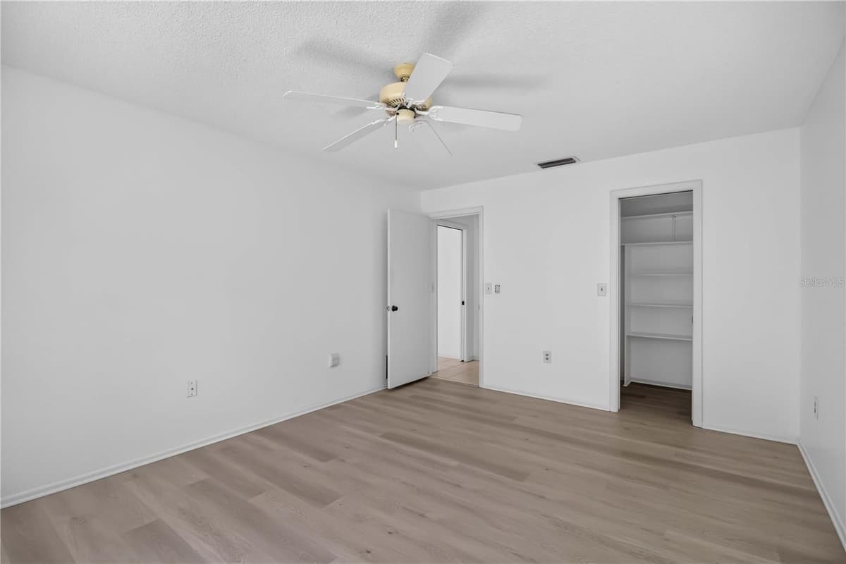 4825 HUNTLEIGH DRIVE — photo 21 of 33