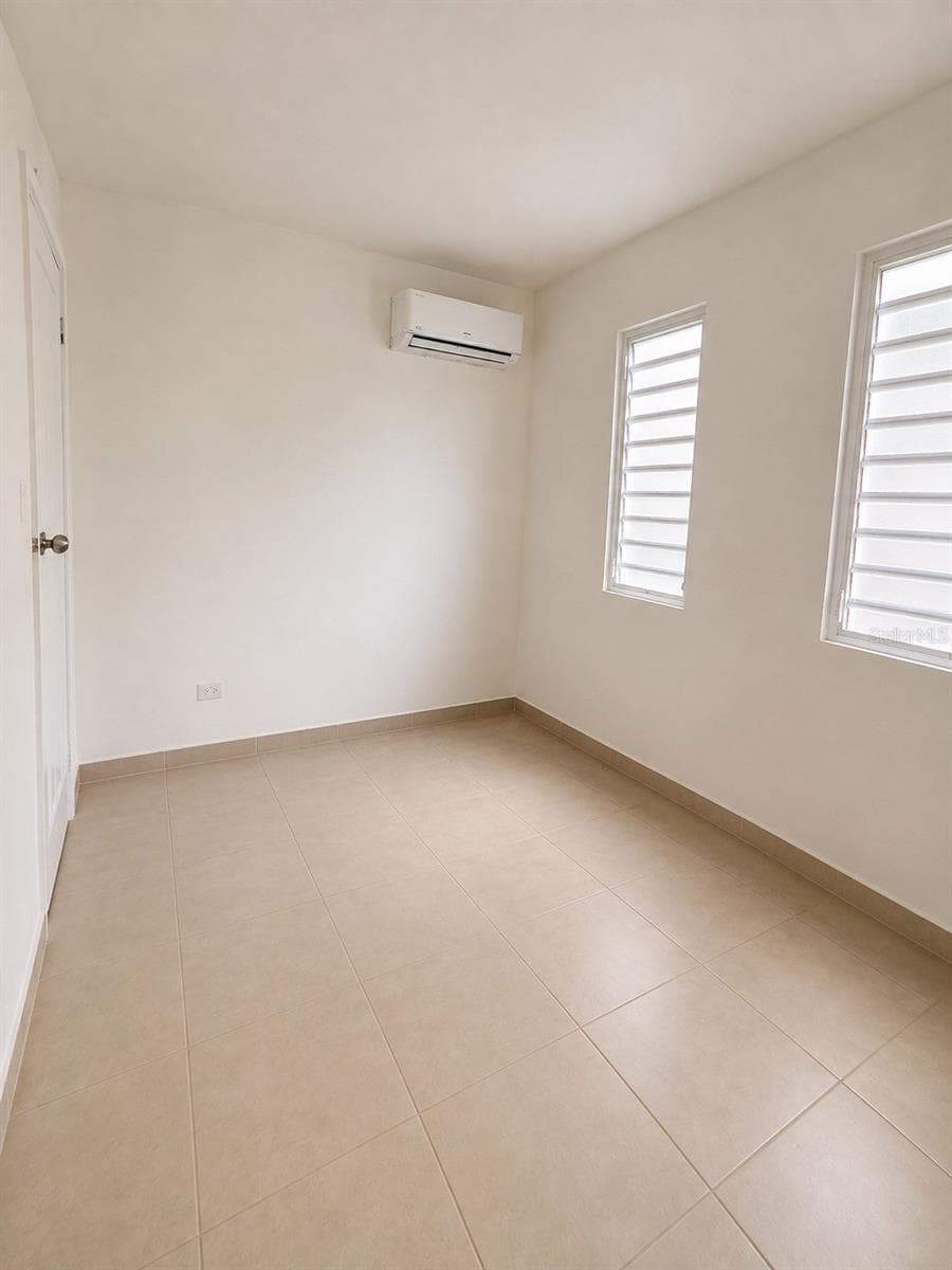 CALLE PASCUA URB. MANUEL CORCHADO — photo 18 of 27