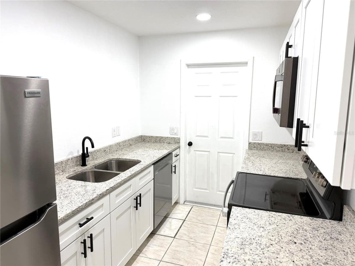 432 JOHN STREET — photo 8 of 16