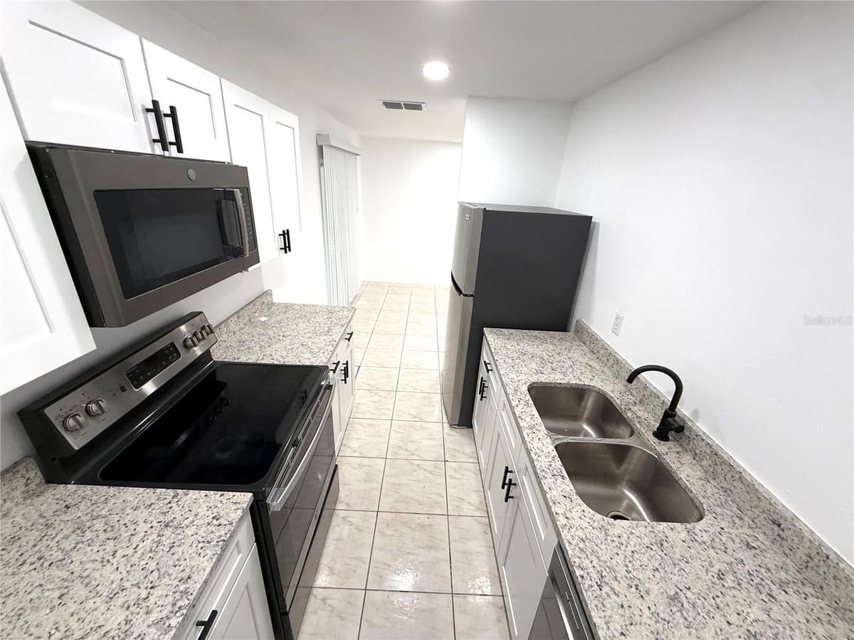 432 JOHN STREET — photo 10 of 16