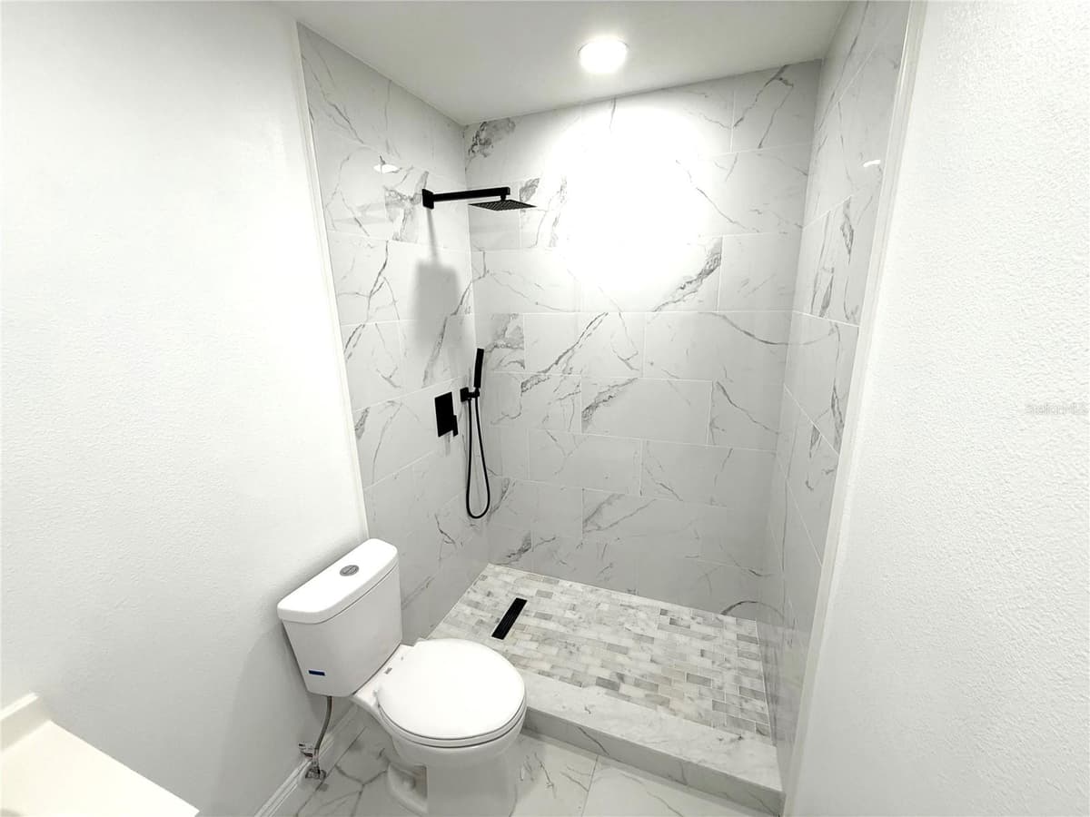 432 JOHN STREET — photo 13 of 16