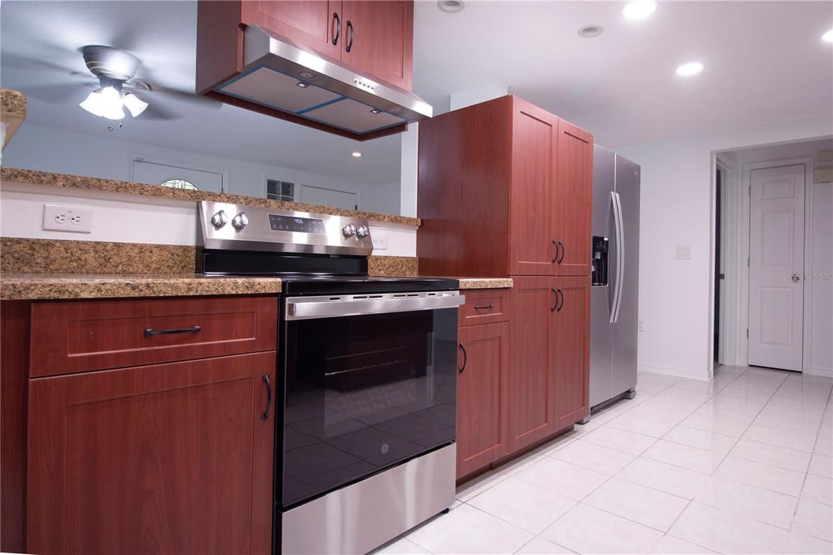 8609 HORIZON LANE — photo 11 of 41