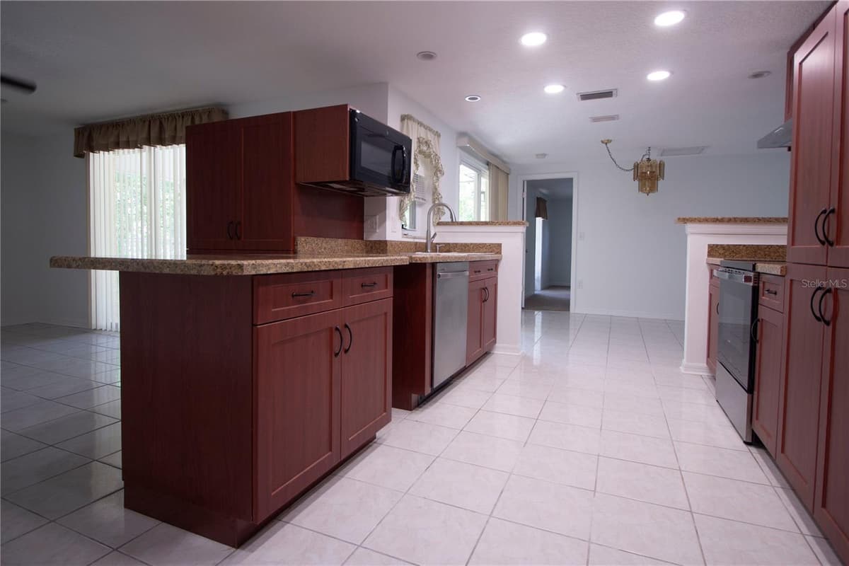 8609 HORIZON LANE — photo 12 of 41