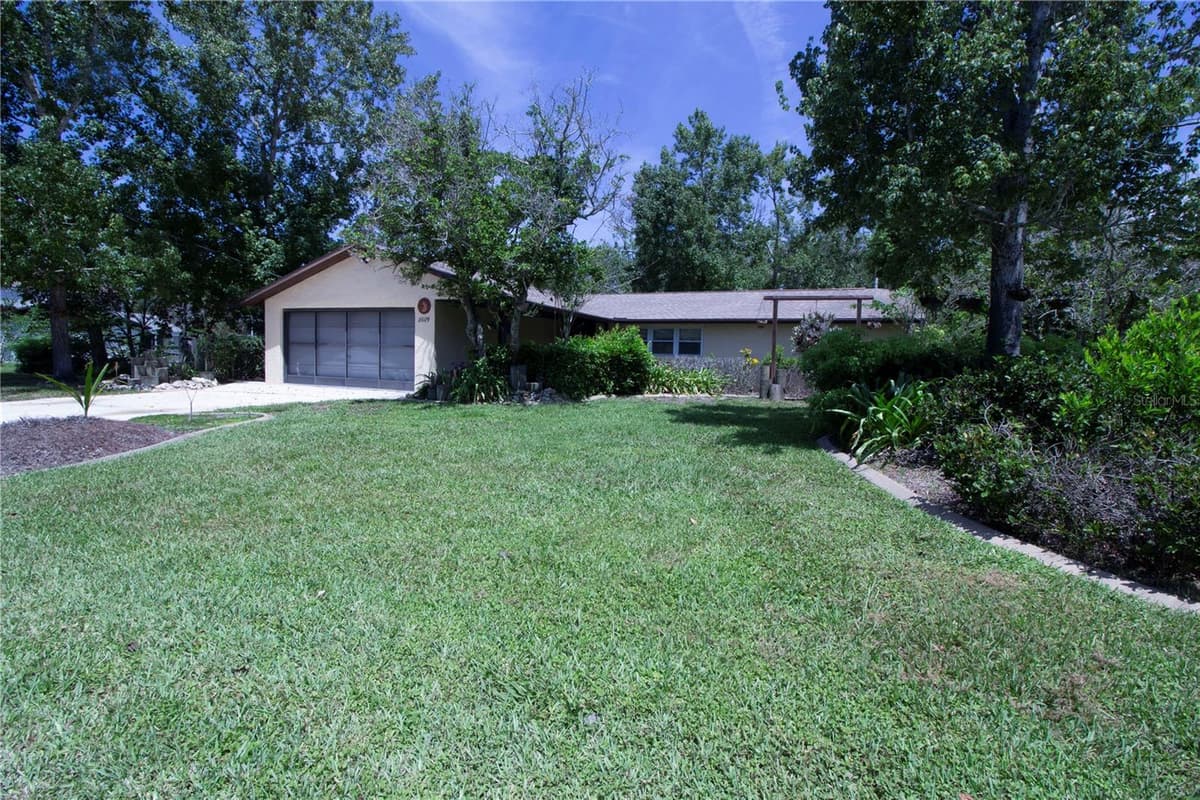8609 HORIZON LANE — photo 3 of 41