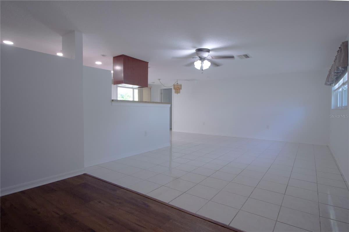 8609 HORIZON LANE — photo 8 of 41