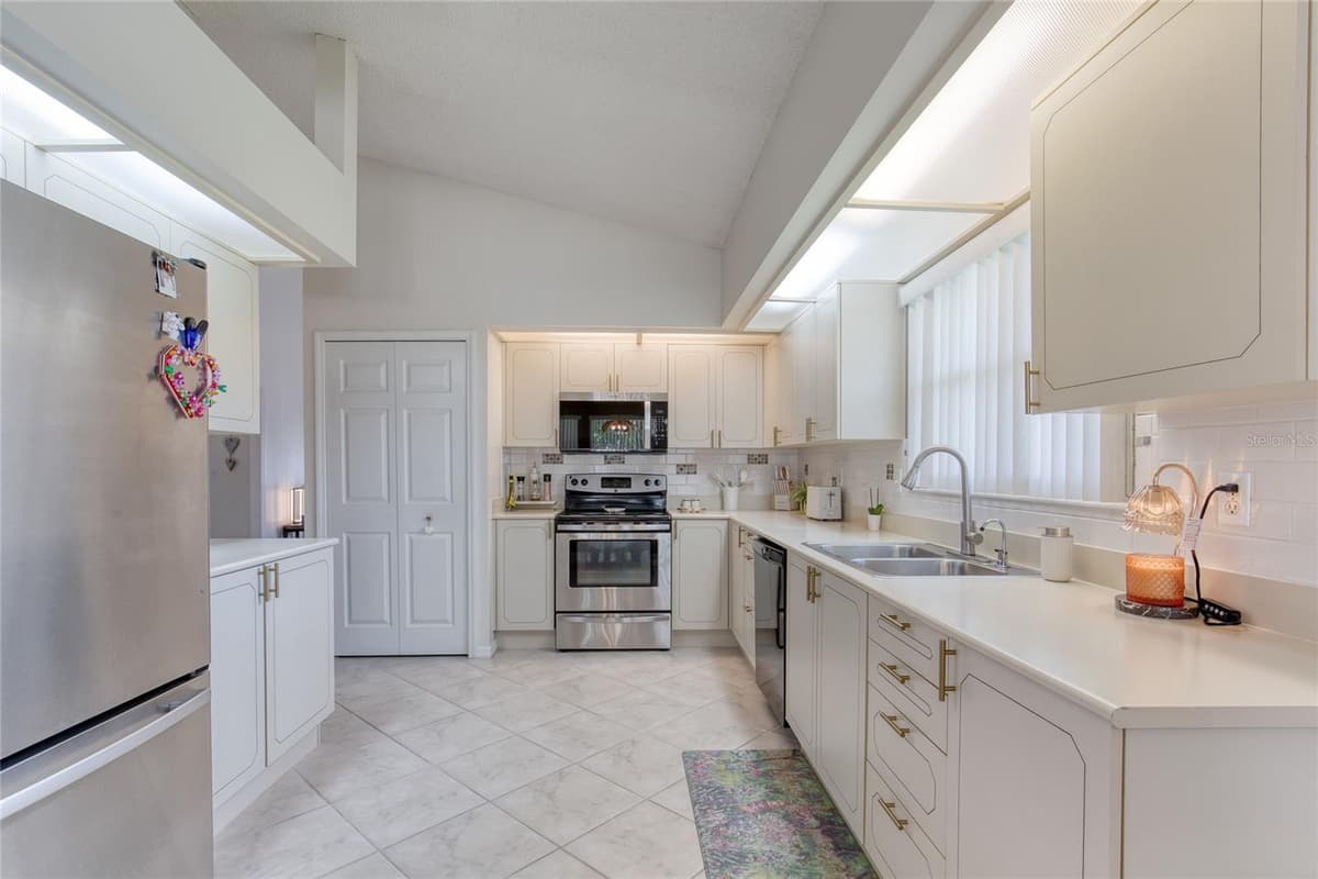982 BREEZEMONT COURT — photo 14 of 69