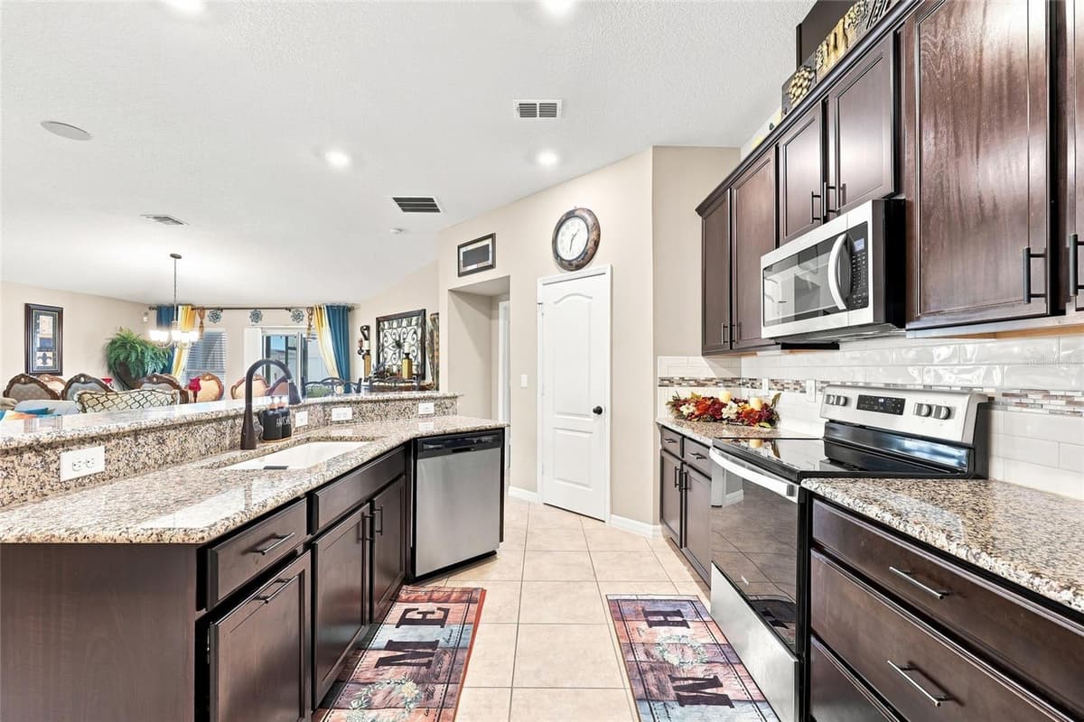 2328 CARRIAGE POINTE LOOP — photo 17 of 31