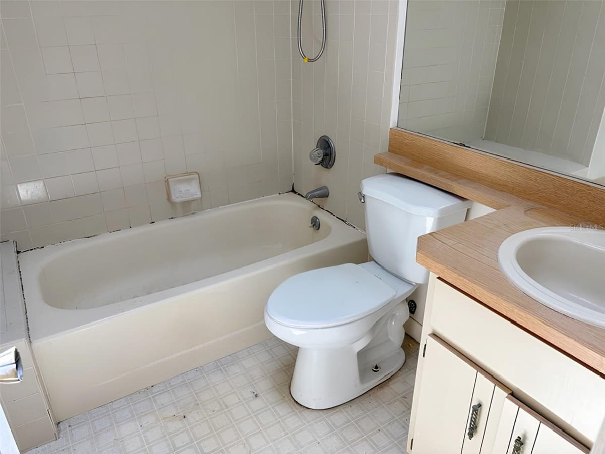 20 WOODBURY DRIVE — photo 17 of 17