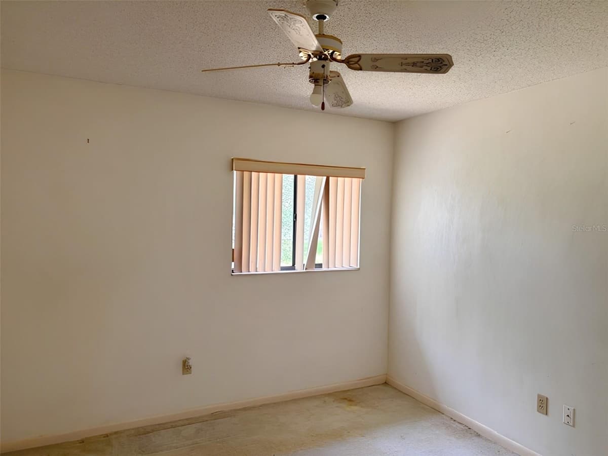 20 WOODBURY DRIVE — photo 15 of 17