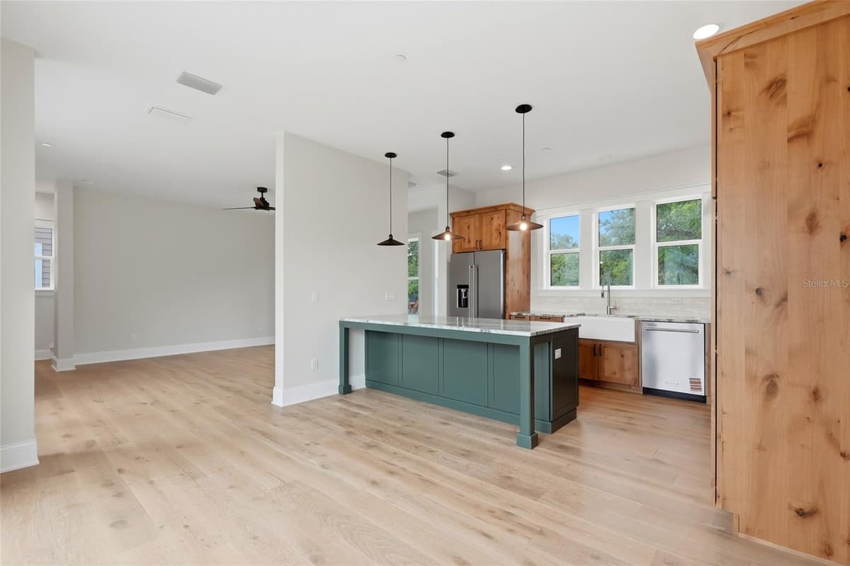 2540 1ST AVENUE — photo 12 of 55