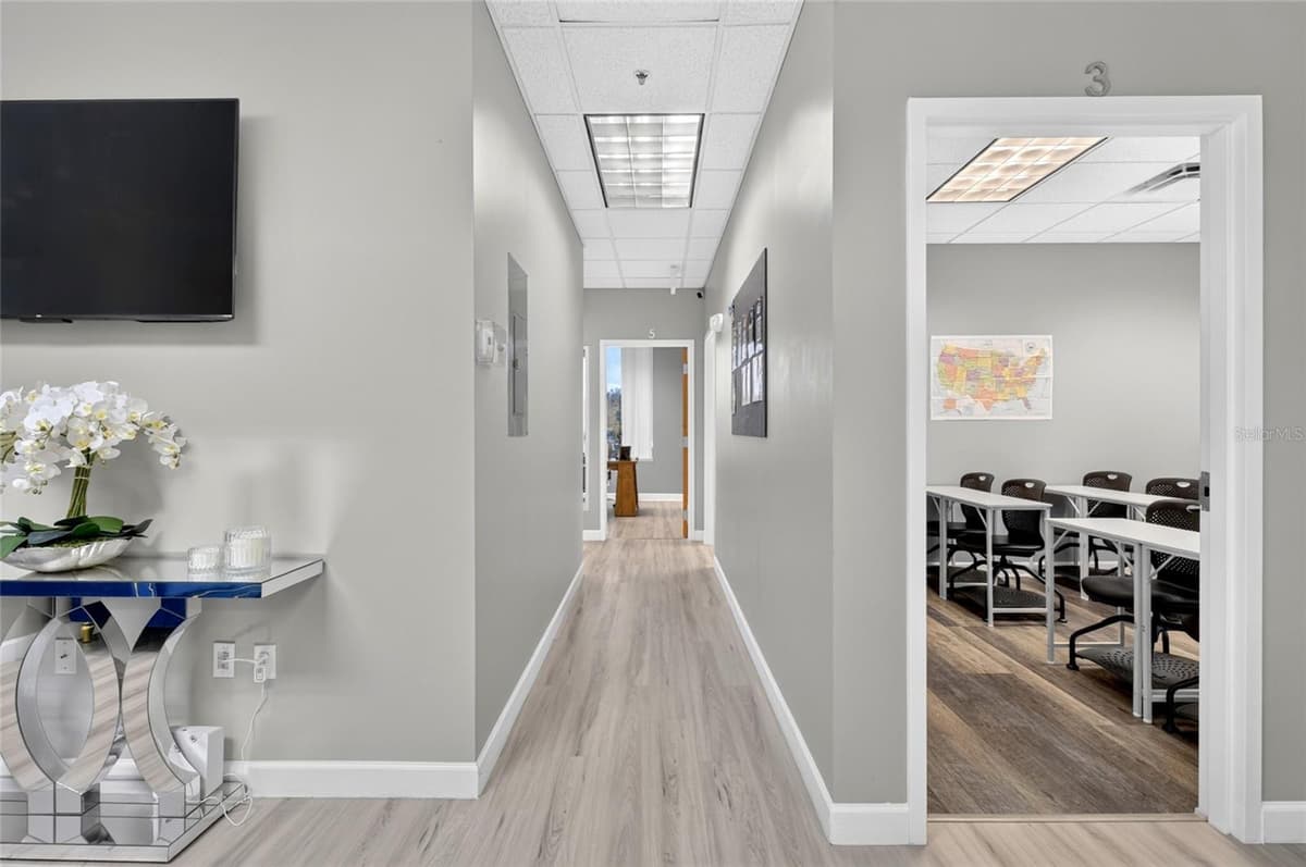 6200 METROWEST BOULEVARD — photo 13 of 40