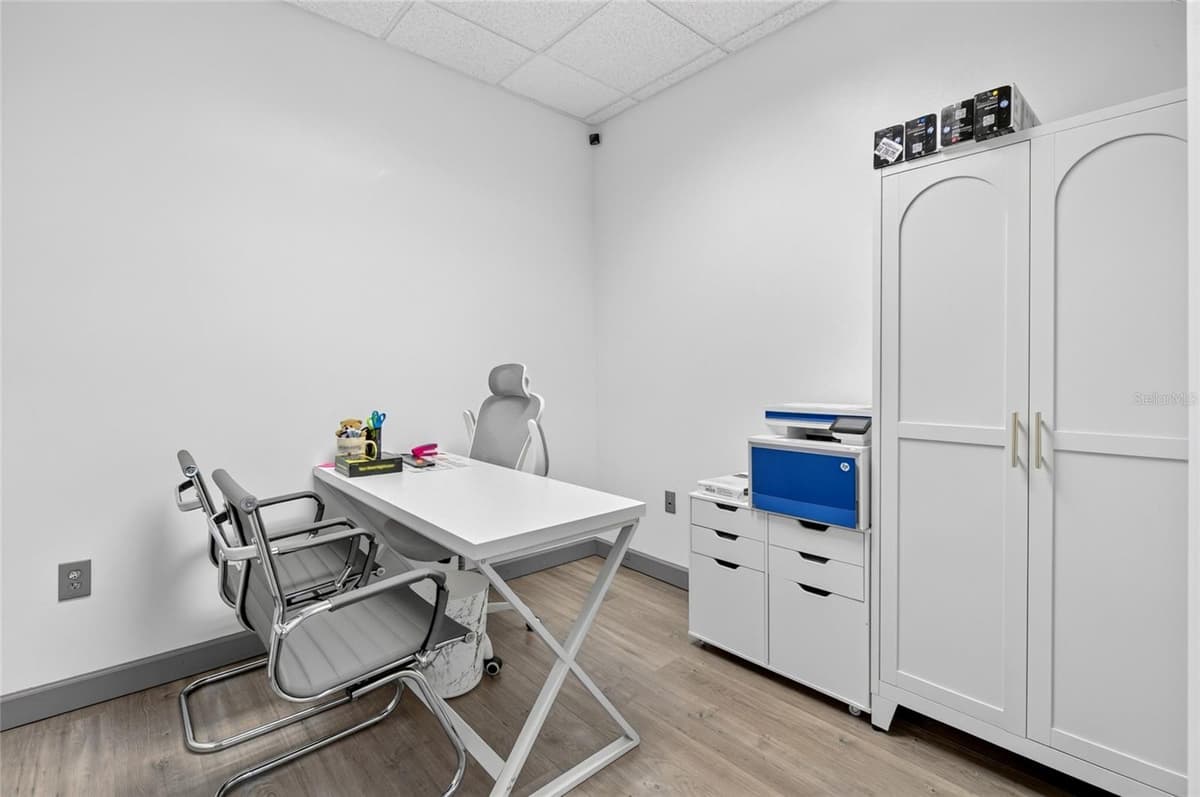 6200 METROWEST BOULEVARD — photo 16 of 40