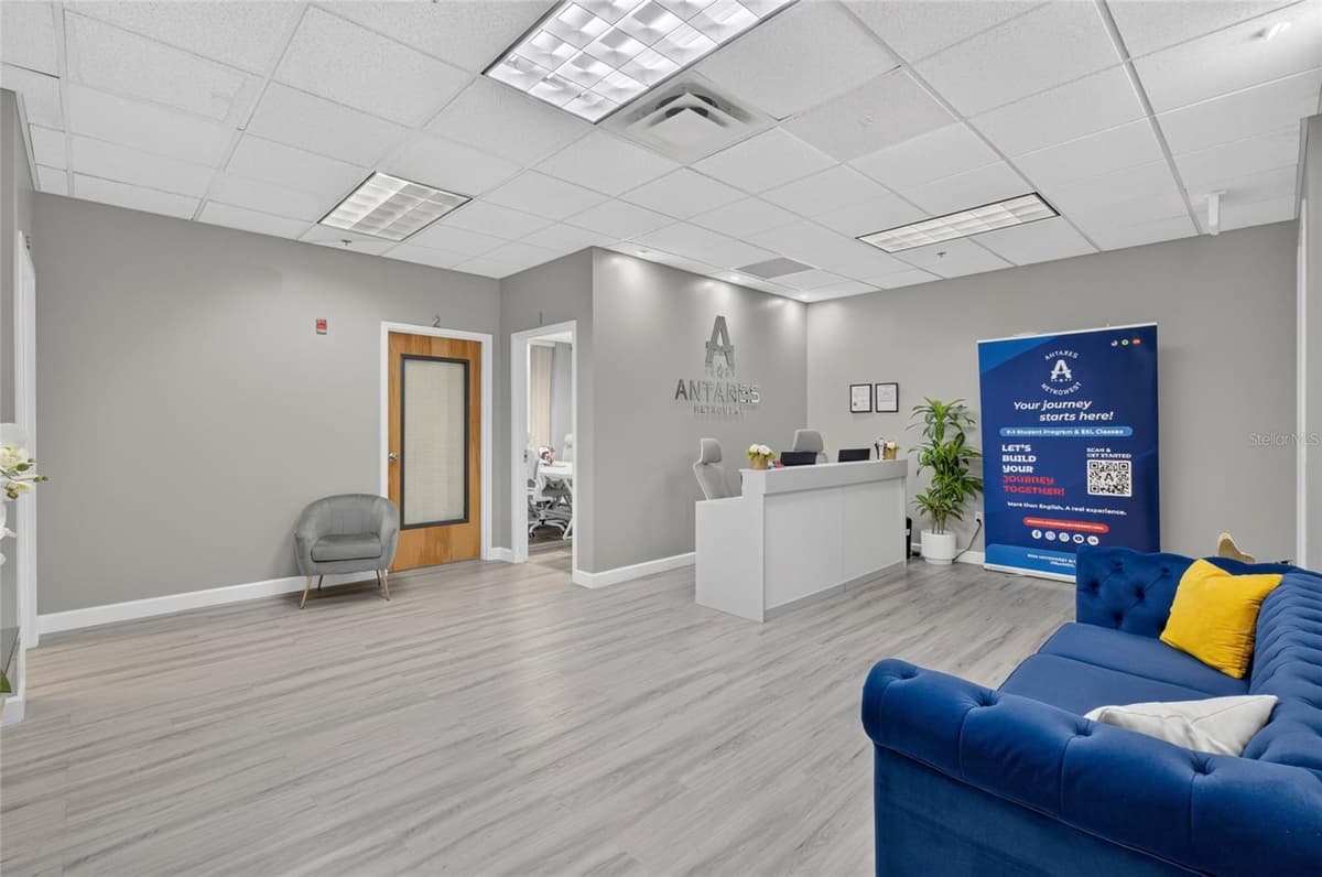 6200 METROWEST BOULEVARD — photo 6 of 40