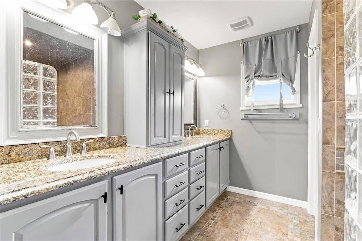 2810 MURCOTT STREET — photo 22 of 41