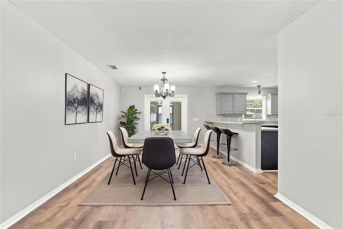 2810 MURCOTT STREET — photo 10 of 41